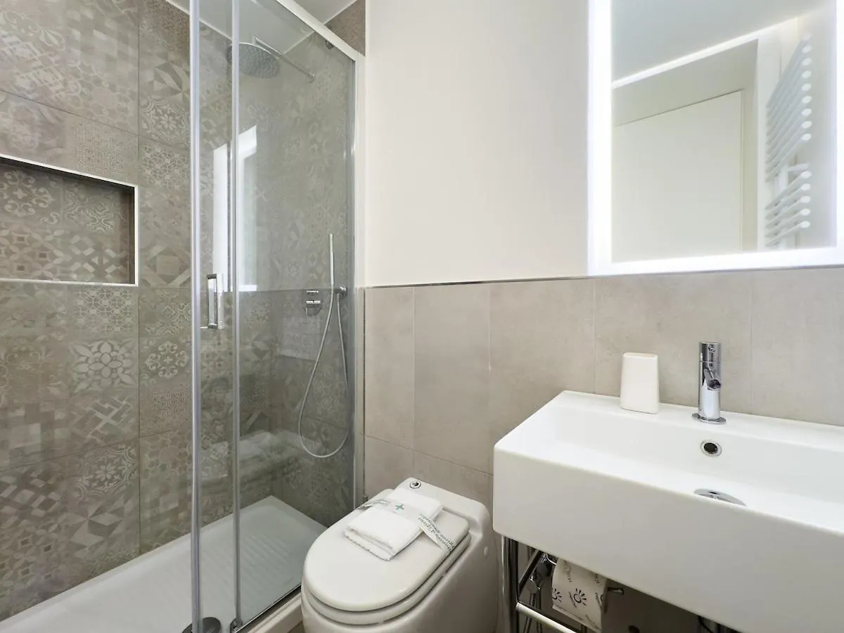 Apartment Gold Suite 5 Minuti Dal Colosseo Rome Italy