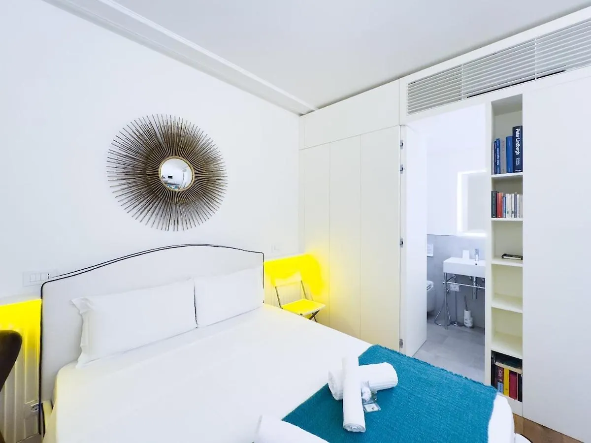 Apartment Gold Suite 5 Minuti Dal Colosseo Rome Italy