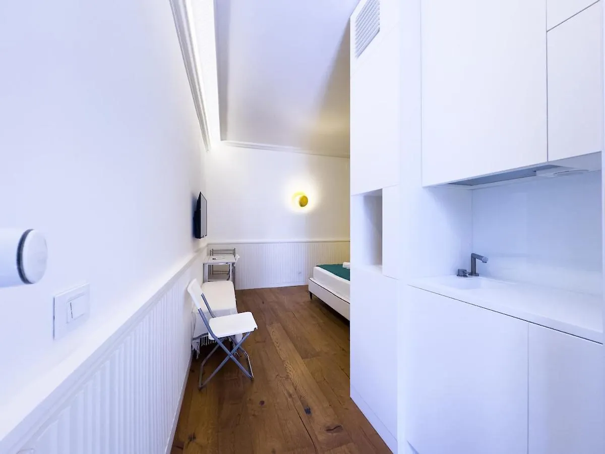 Gold Suite 5 Minuti Dal Colosseo Rome 0*,  Italy
