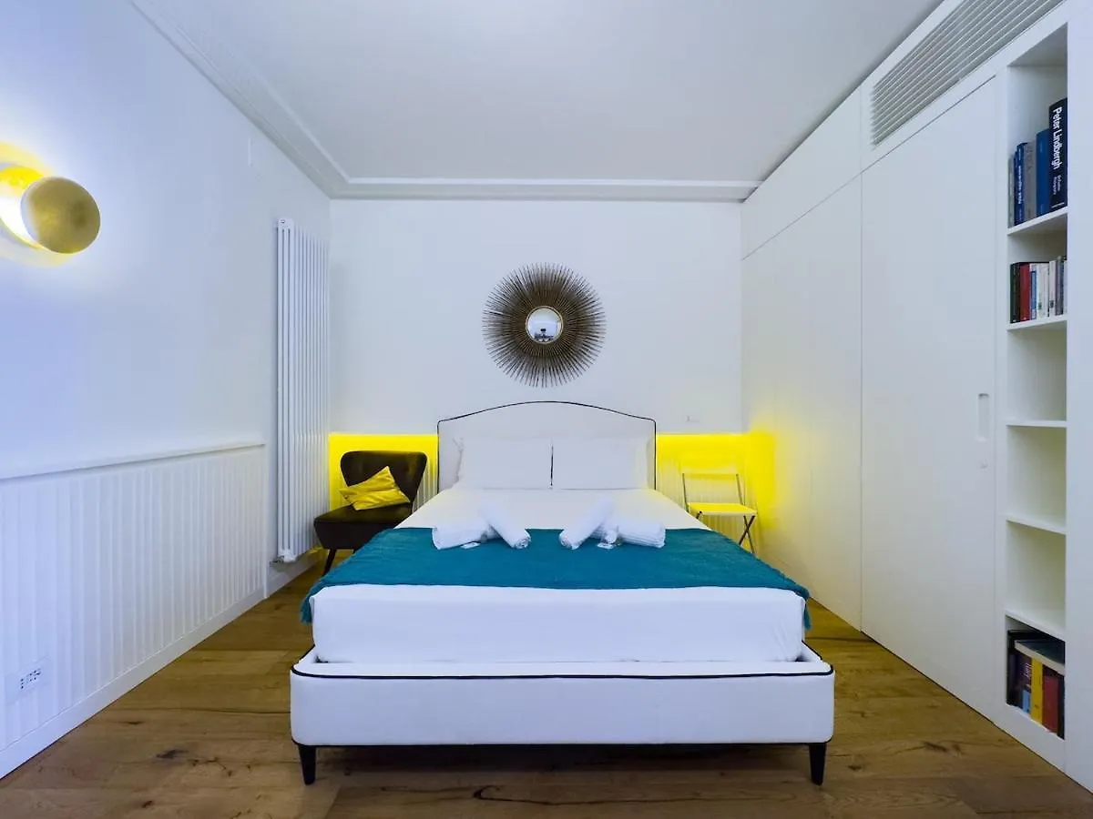 Gold Suite 5 Minuti Dal Colosseo Rome Apartment